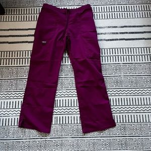 Cherokee women’s scrub pants size medium, magenta. Excellent condition.
